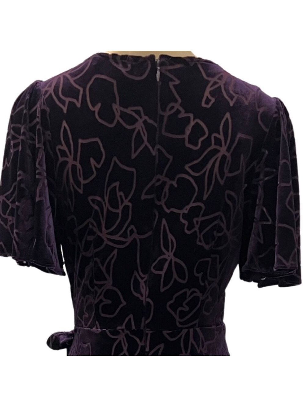 ๐ฉ๐๏ธ NWT $159 Calvin Klein Purple Short V-Neck Ruffled Hem Faux Wrap Velvet Dress - Picture 7 of 14